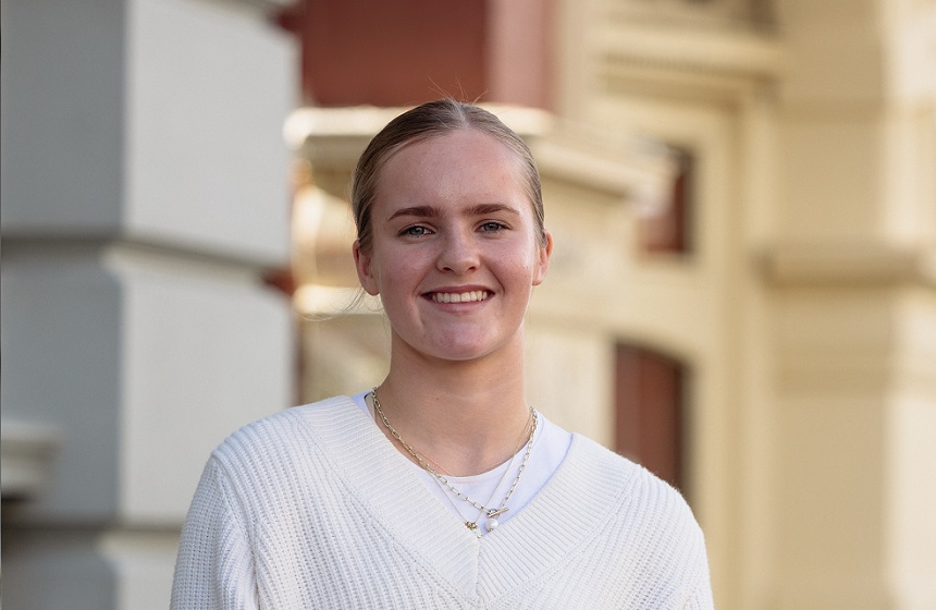 Fremantle student outside physiotherapy building
